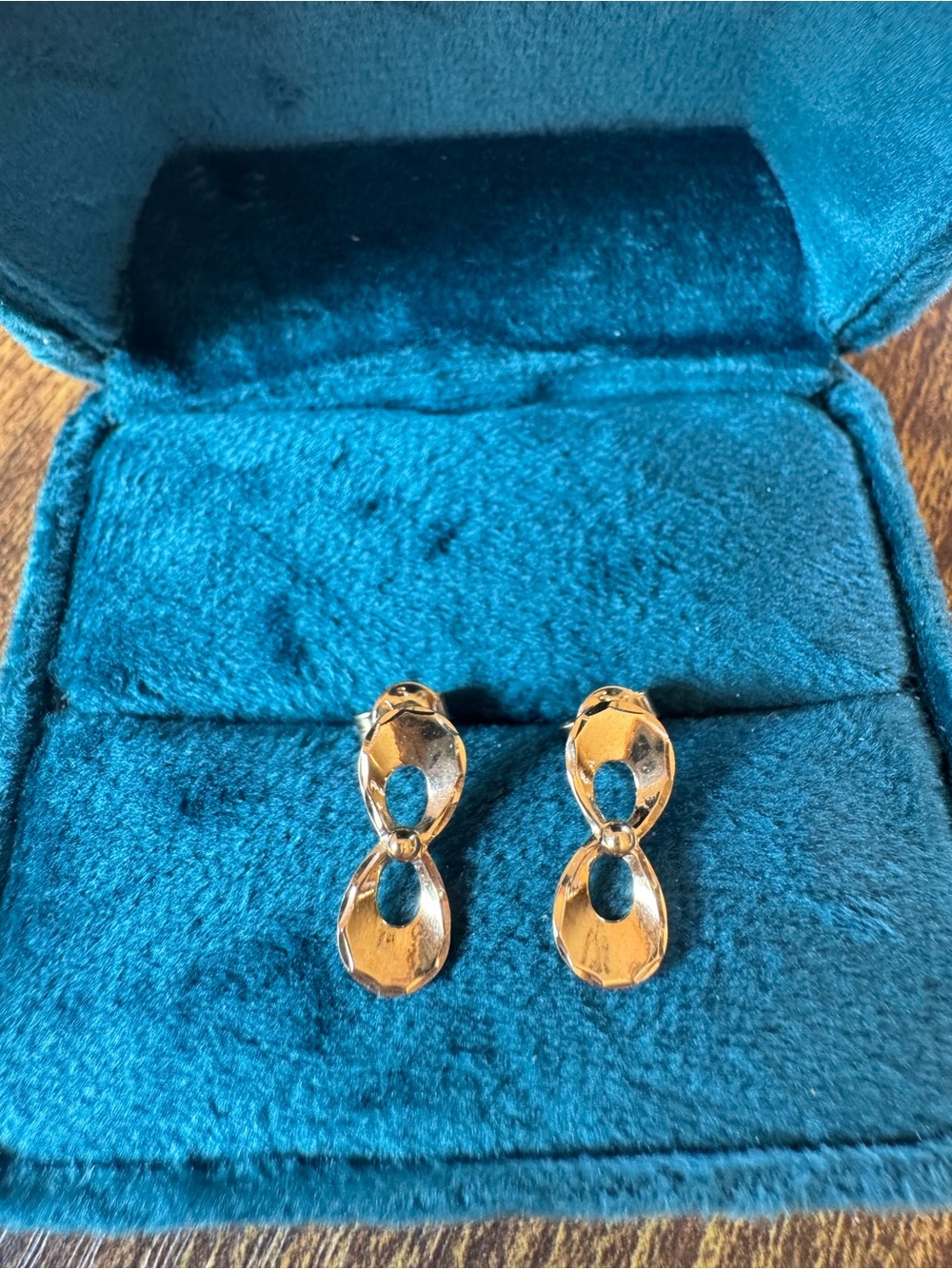 18k Saudi Gold Dia Cut Thick Infinity Earrings 1.85 grams
